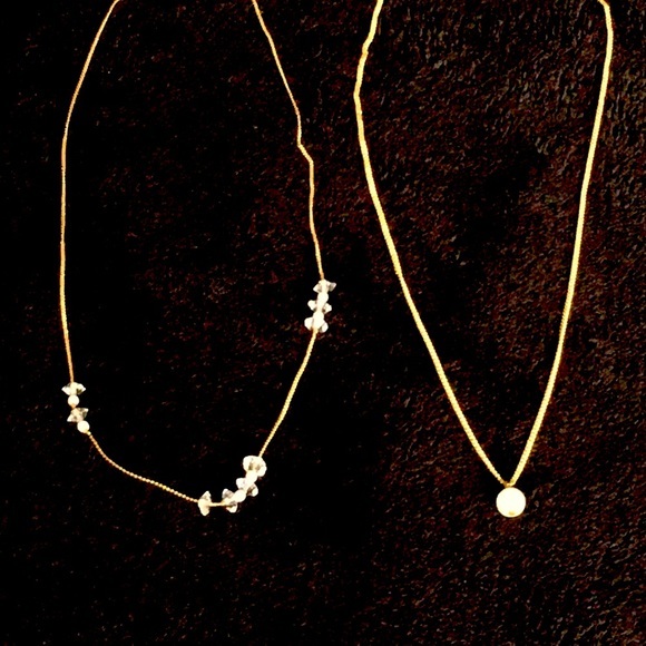Two Delicate and Dainty Vintage Gold Tone Necklaces - Picture 5 of 16